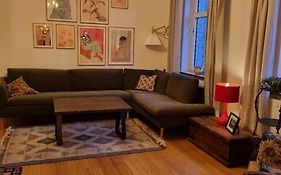 Pæn central lejlighed med gratis parkering